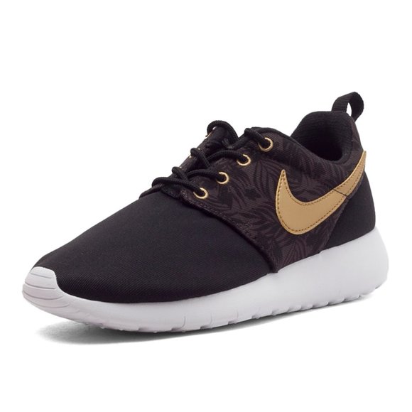 nike roshe one black and gold